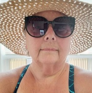 Meet your Posher, Becky